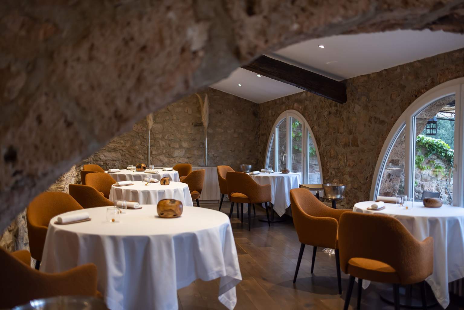 salle de restaurant, le relais des moines, restaurant étoilé var, var, sébastien sanjou